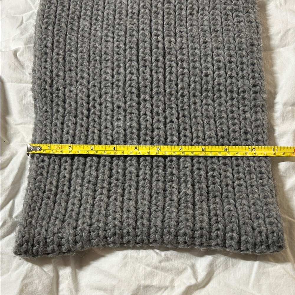 Abercrombie & Fitch Gray Chunky Knit Soft Scarf - Picture 3 of 6